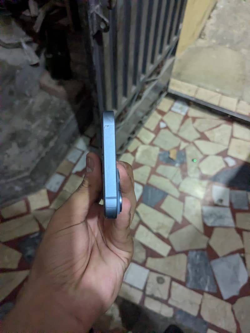 Apple iPhone 14 4