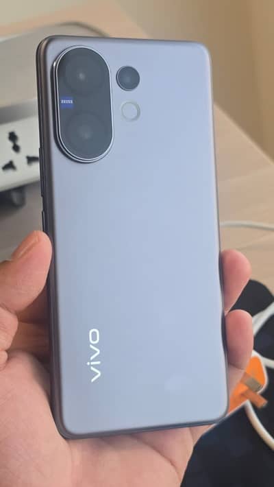 VIVO V60