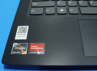 13th Gen Lenovo 16GB DDR5 RAM Ryzen 5 7520U 4GB-Graphic 256GB-NVMe 14"