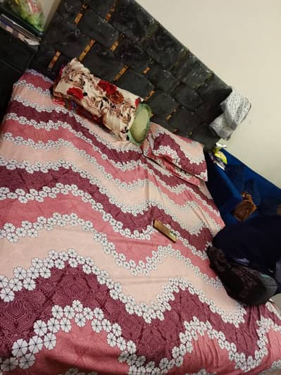 King size bed with 2 side tables with dressing