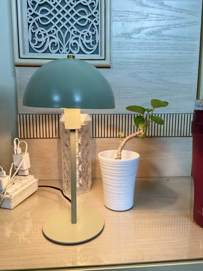 Table lamp