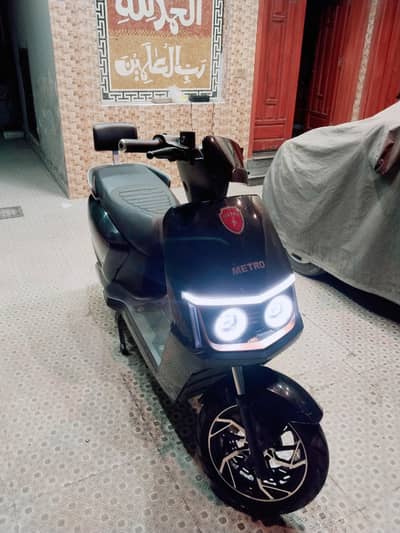 scooty m6 new in warranty