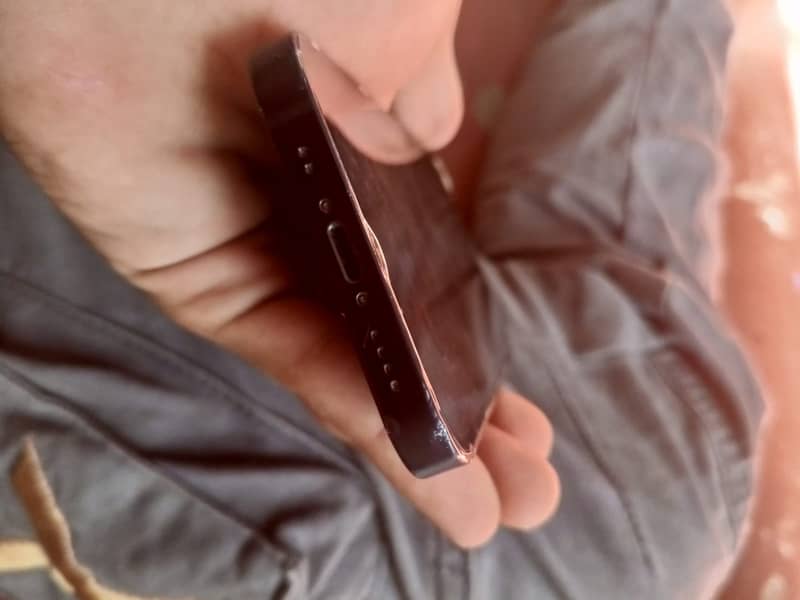 iPhone 12 mini 4