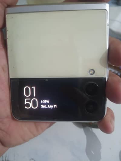Samsung Mobile Z Flip 3 panel lagna hai exchange possible 03133365941