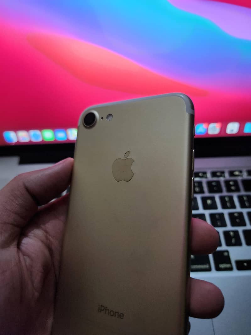 Apple iPhone 7 0