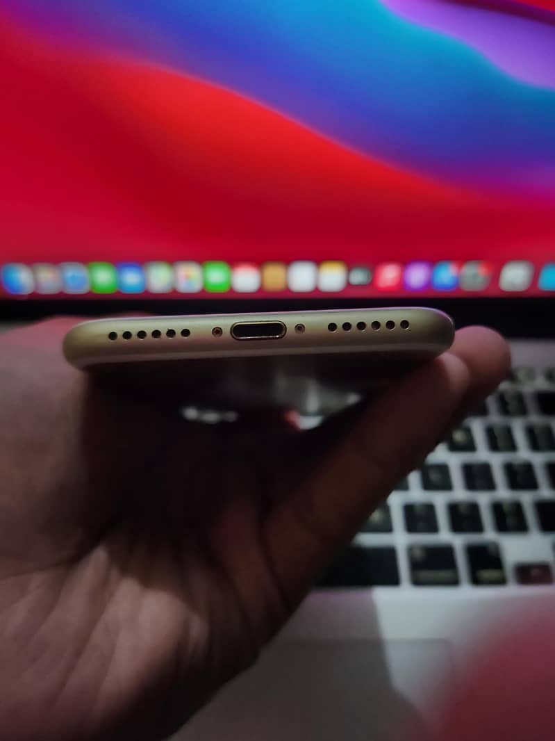 Apple iPhone 7 2