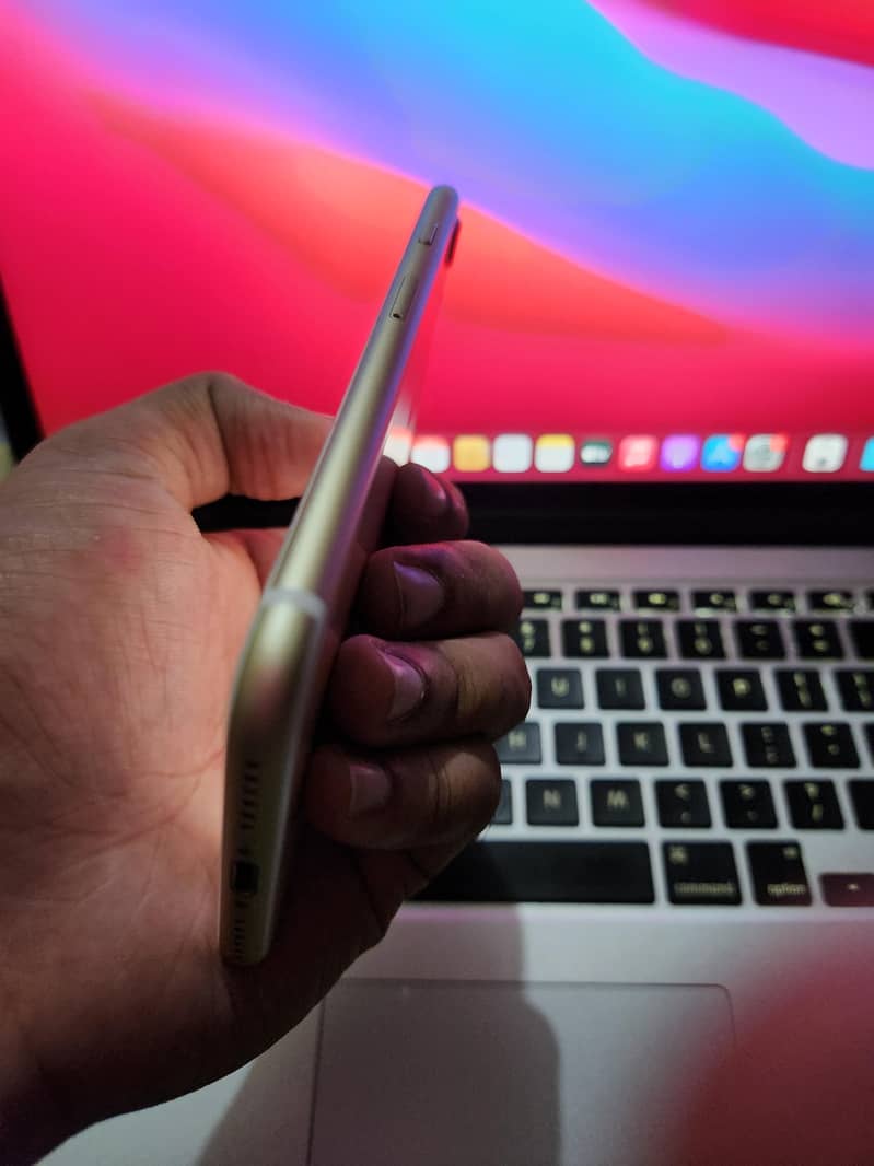 Apple iPhone 7 3
