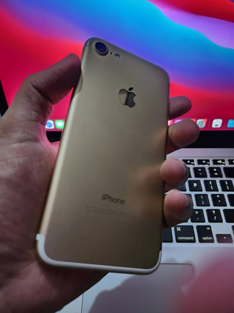Apple iPhone 7 4