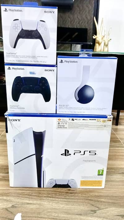 PS5 slim Disc edition, with 4 Games and PS plus