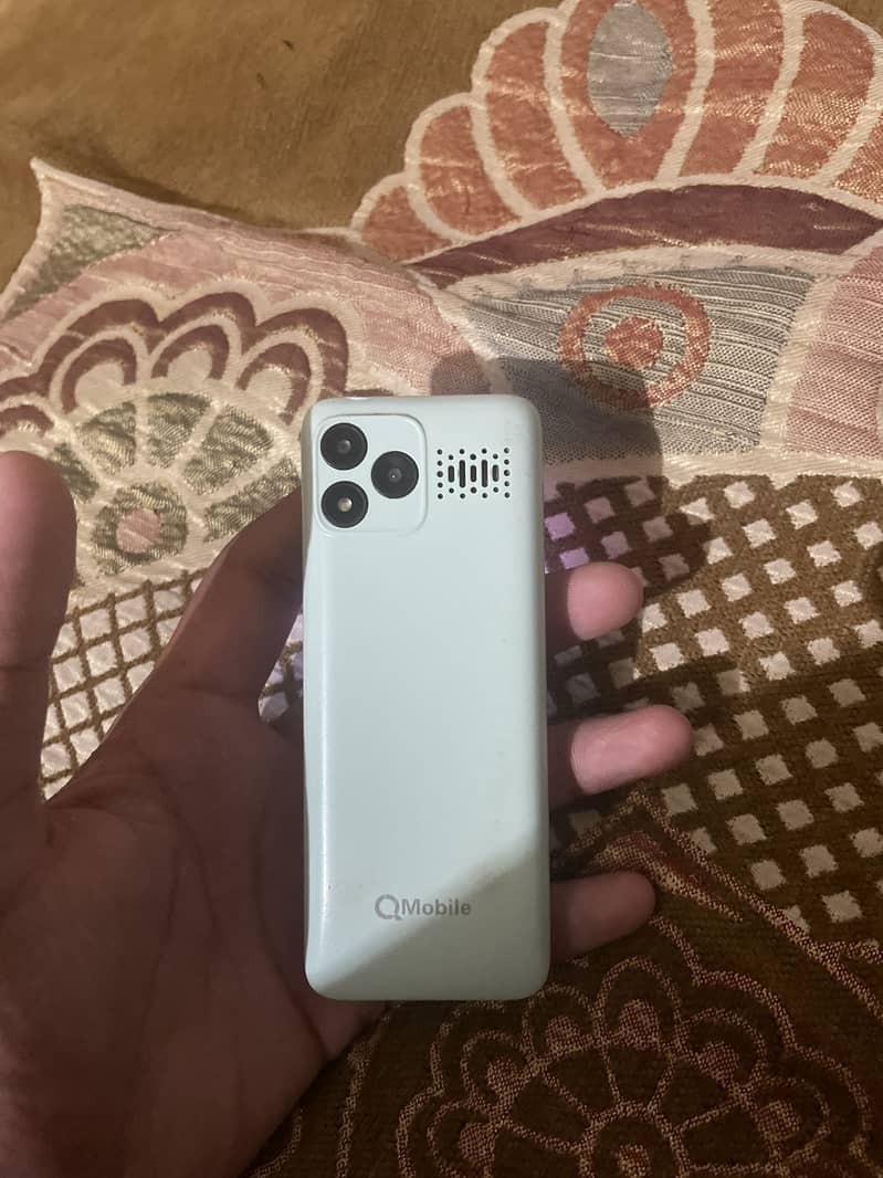 QMobile E1 2