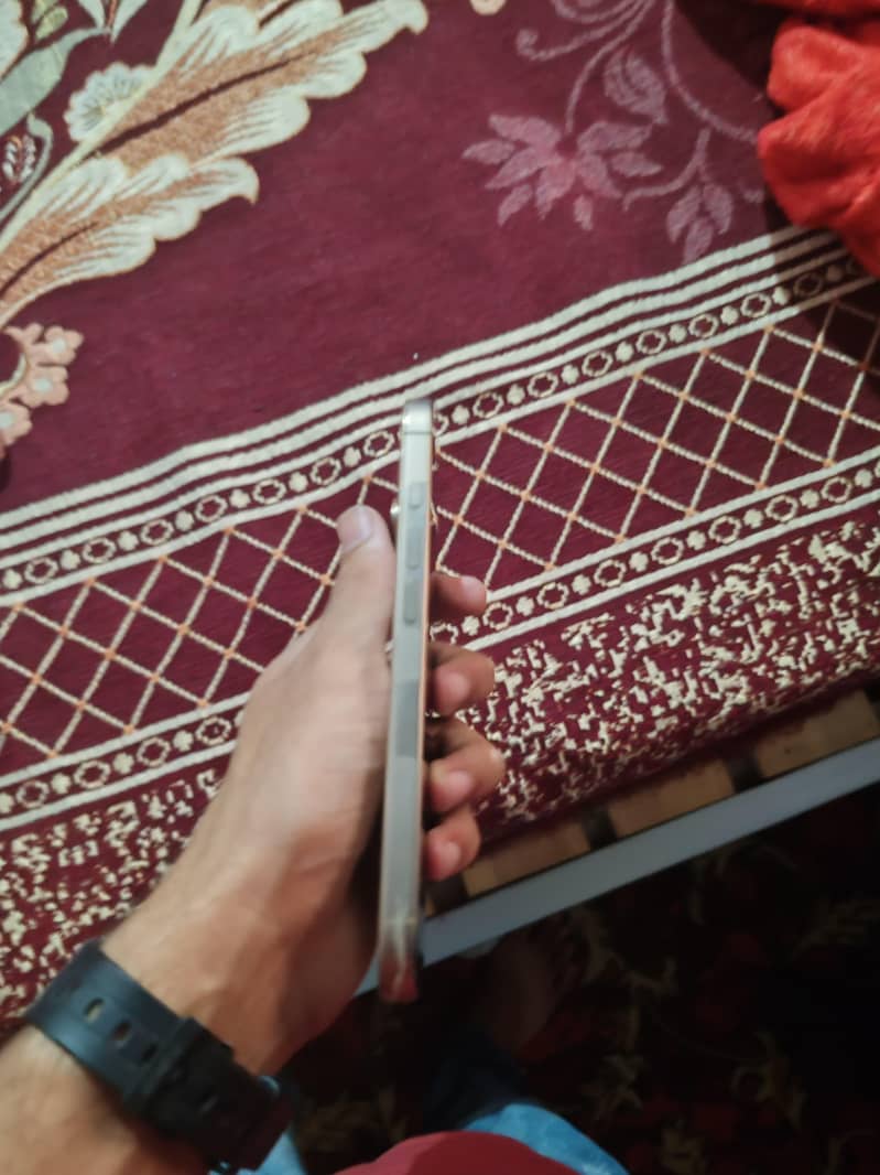 Apple iPhone 16 Pro 4
