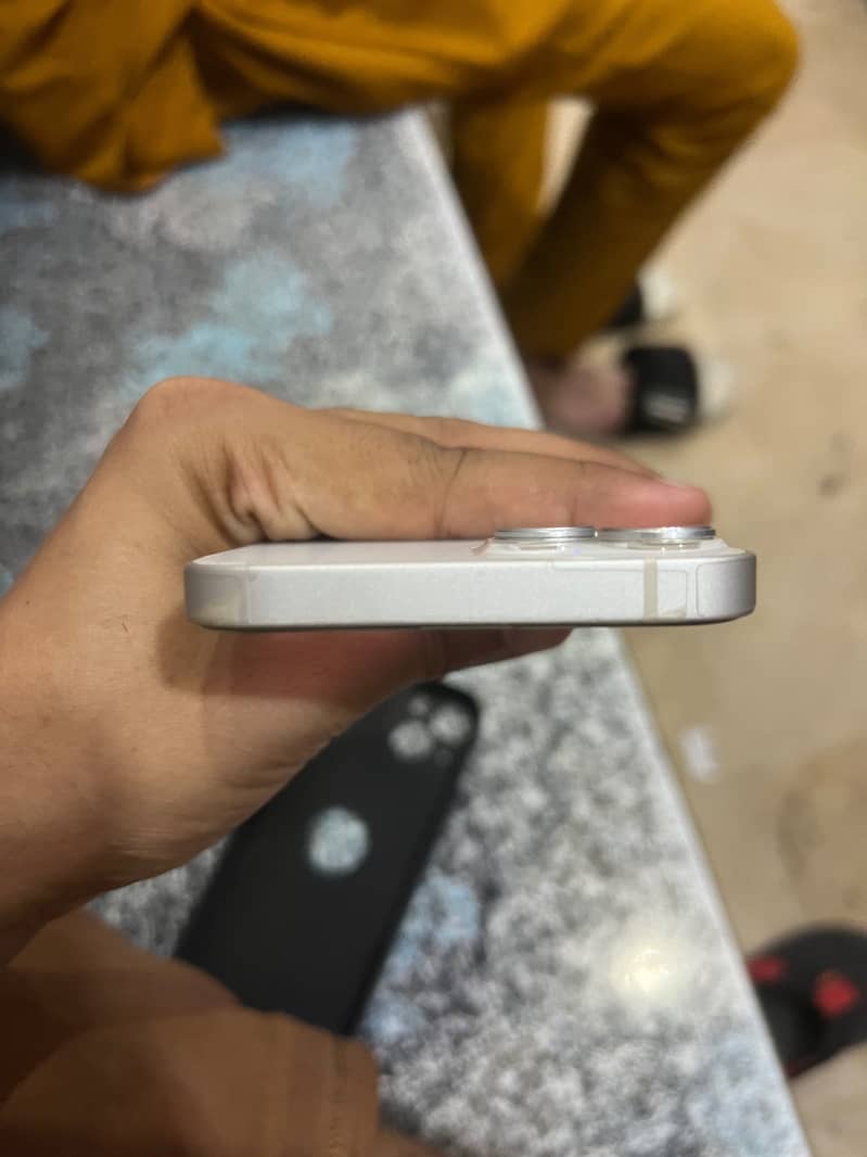Apple iPhone 13 5