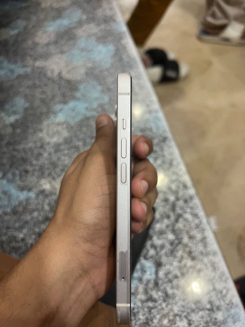 Apple iPhone 13 10