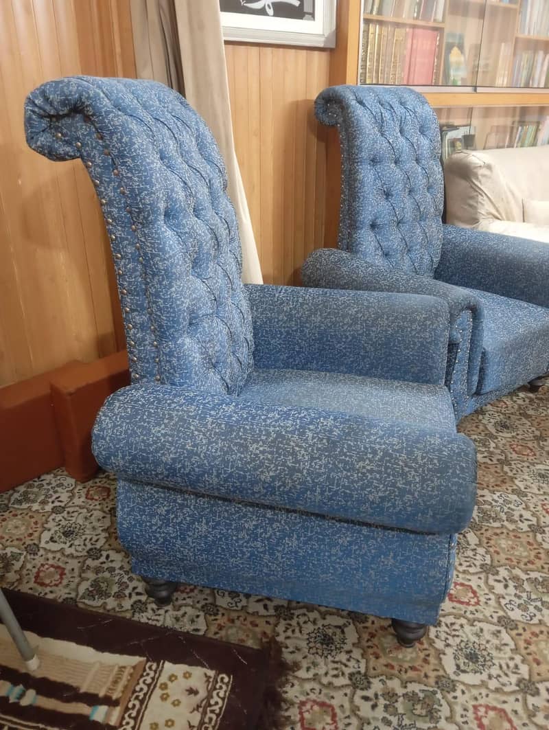 2 king Sofa's single seater 1