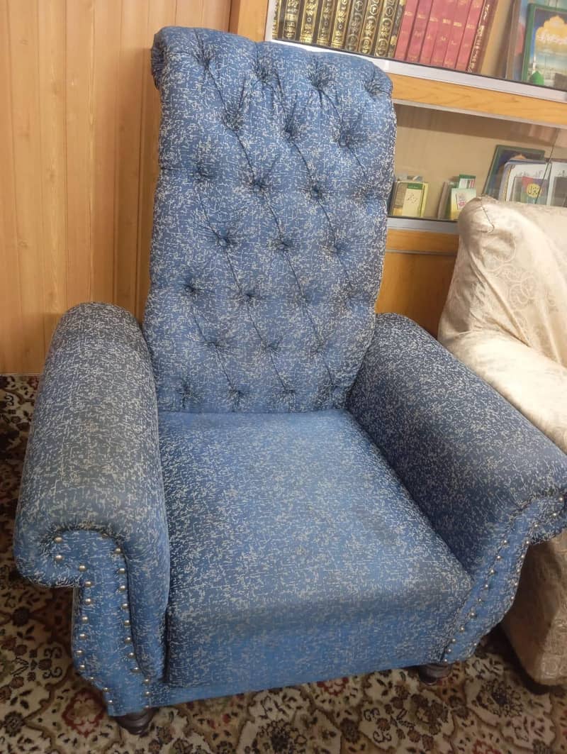 2 king Sofa's single seater 2