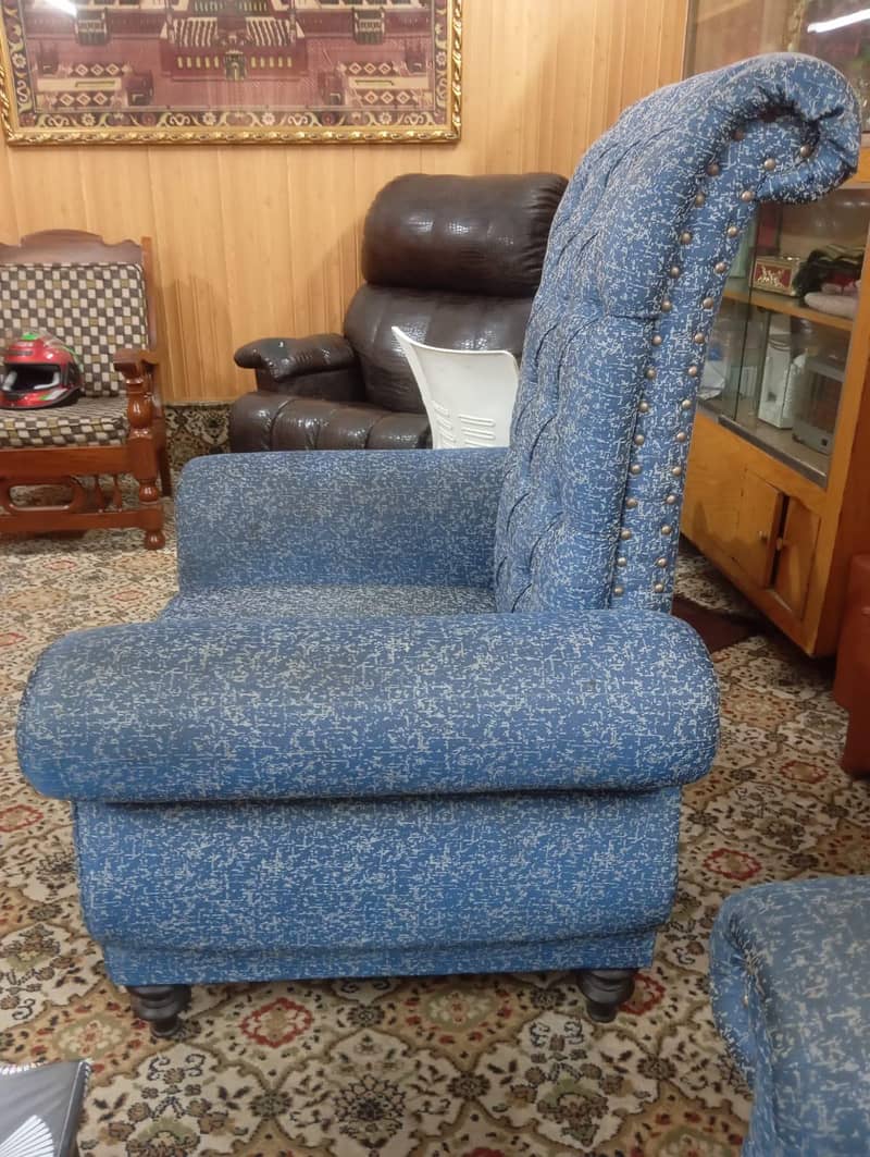 2 king Sofa's single seater 3