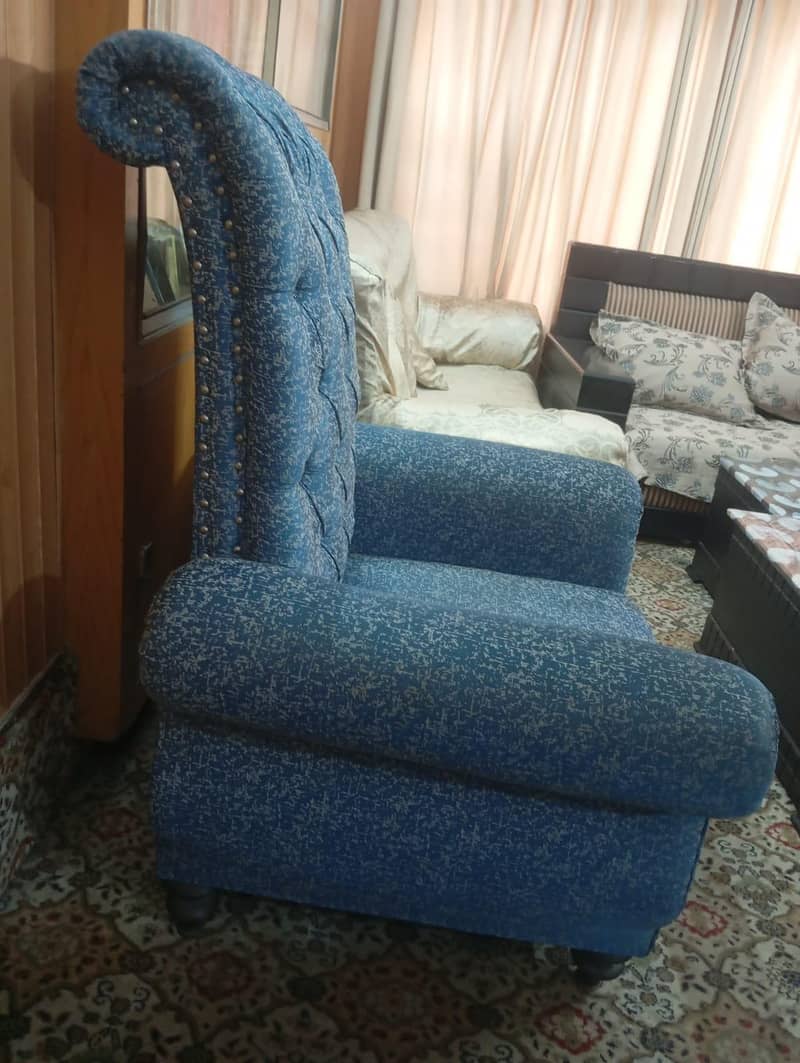 2 king Sofa's single seater 4