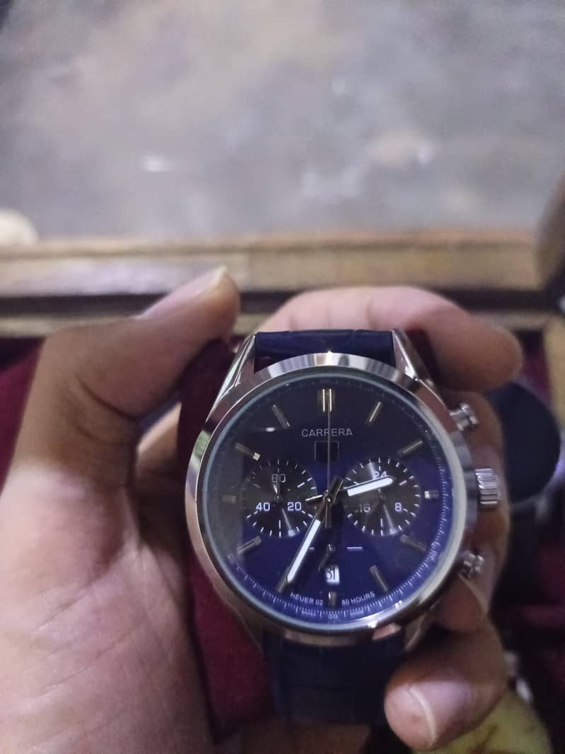 Men watch 0