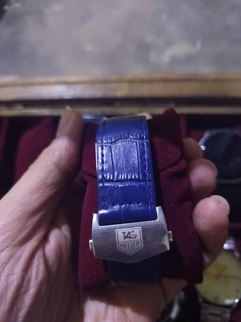 Men watch 1
