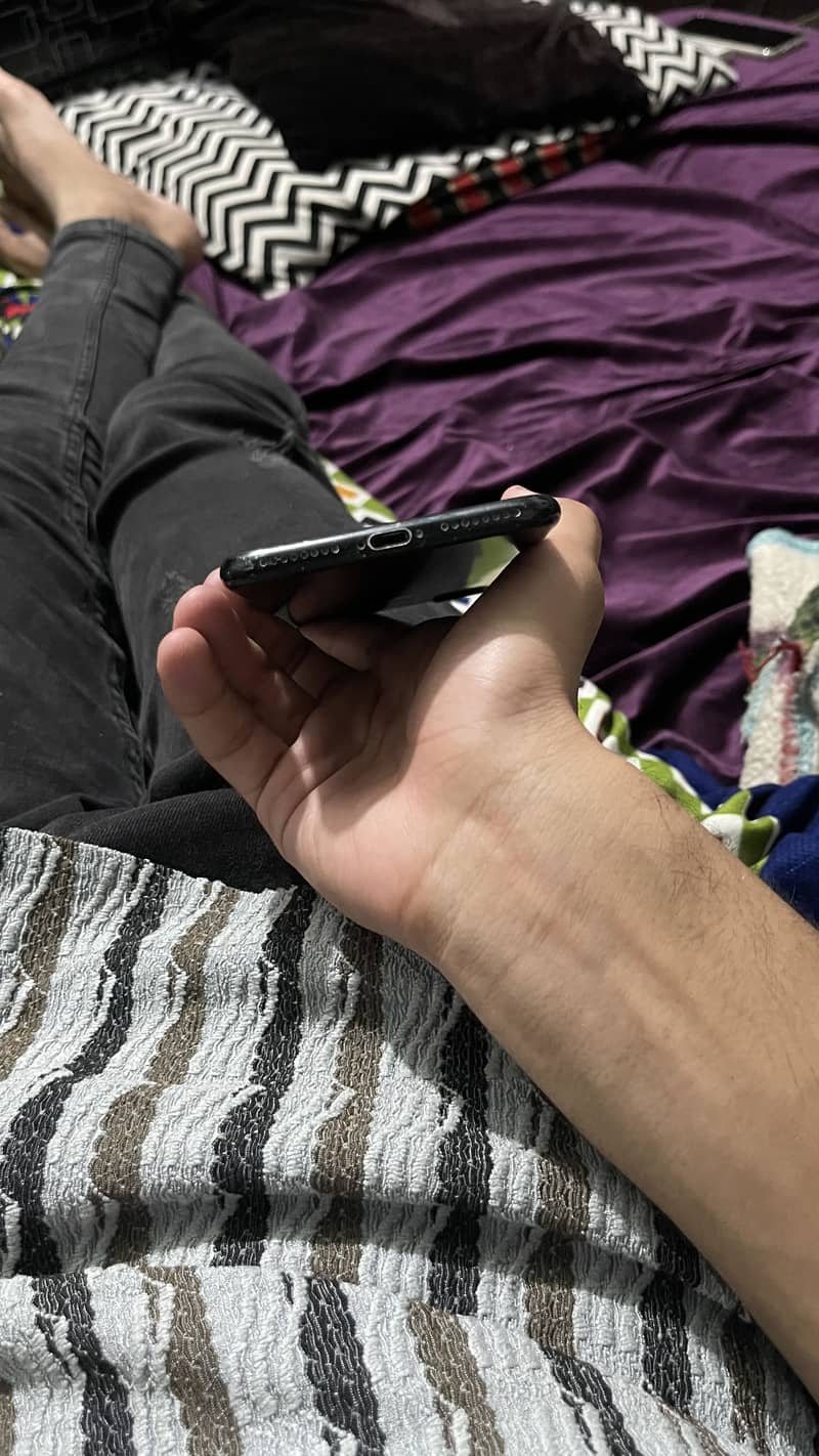 Apple iPhone 7 Plus 0