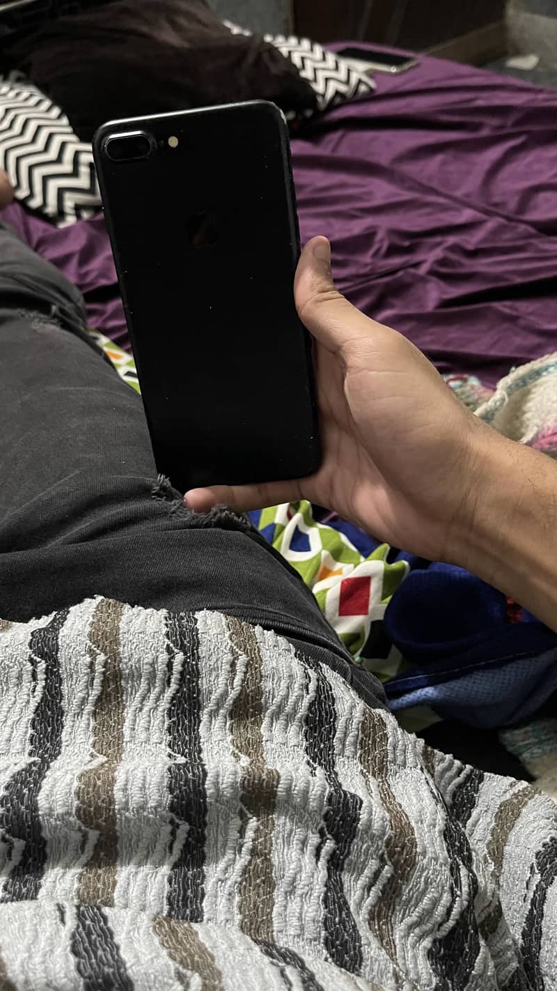 Apple iPhone 7 Plus 1