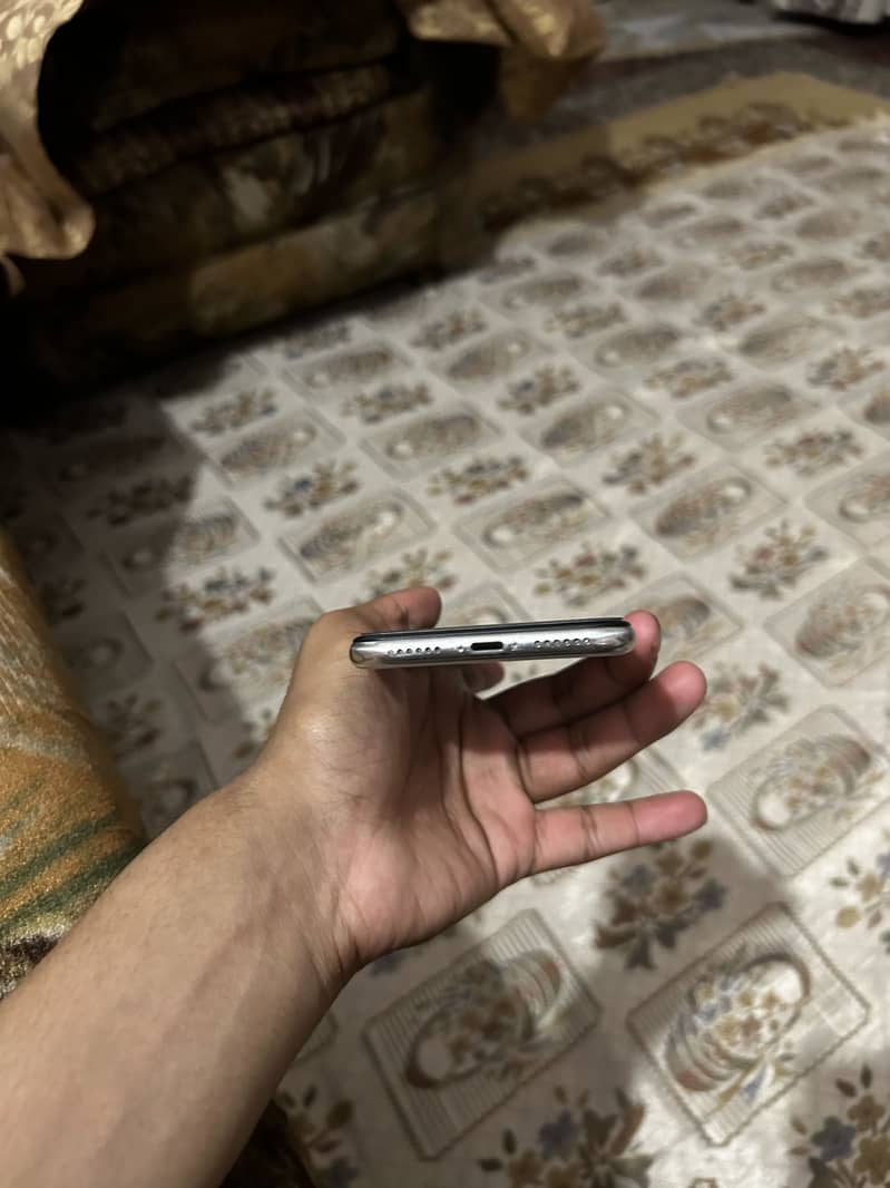 Apple iPhone X 3