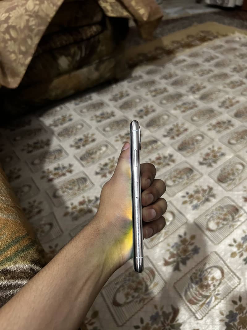 Apple iPhone X 5