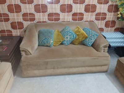 7 seater Sofa set with Table and carpet 10×12