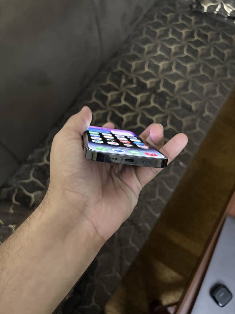 iPhone 14 Pro 4