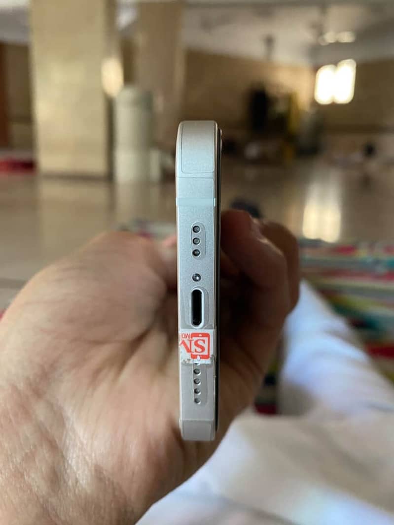 Apple iPhone 13 4