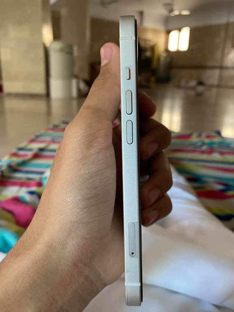 Apple iPhone 13 5