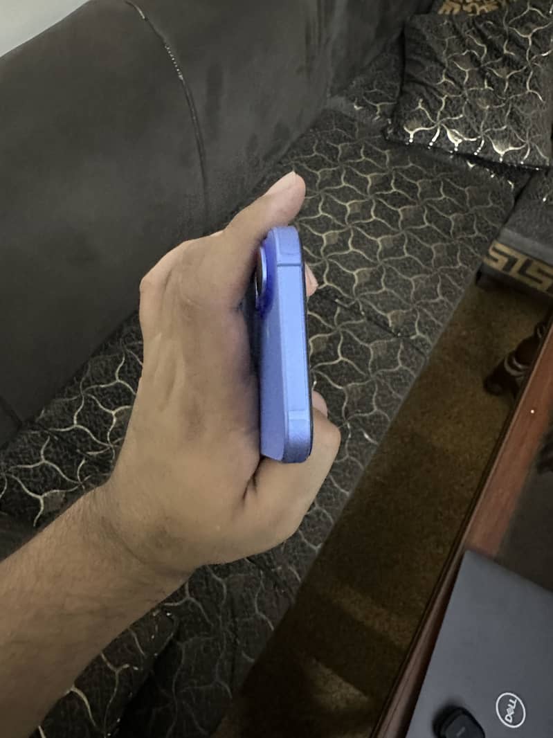 iPhone 16 3