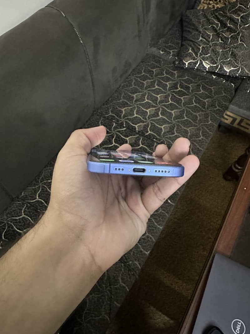 iPhone 16 4