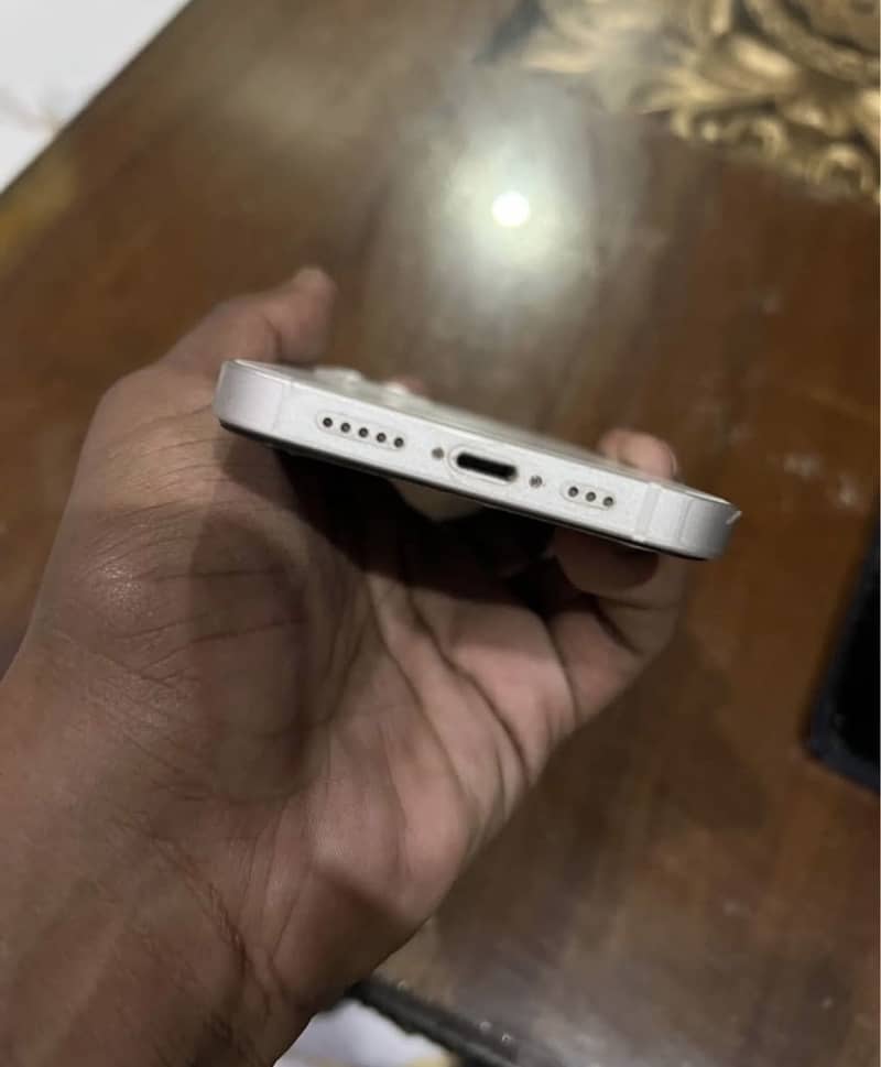 Apple iPhone 13 2