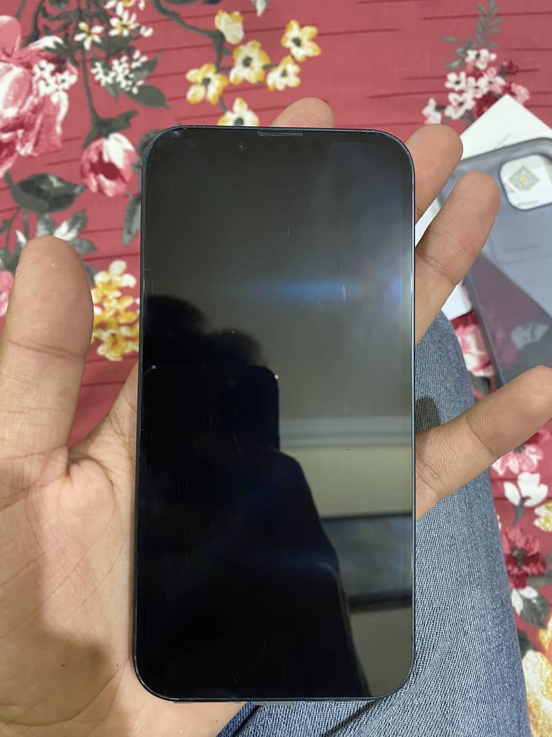 Apple iPhone 13 4