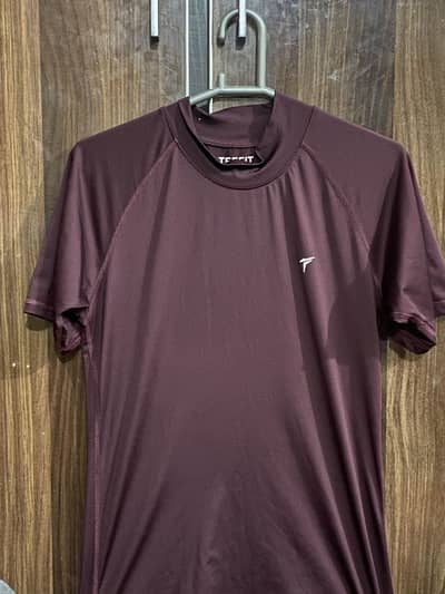 Teefit half sleeve mahroon mock neck compression tee size small