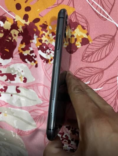 Apple iPhone 11 (URGENT SALE)