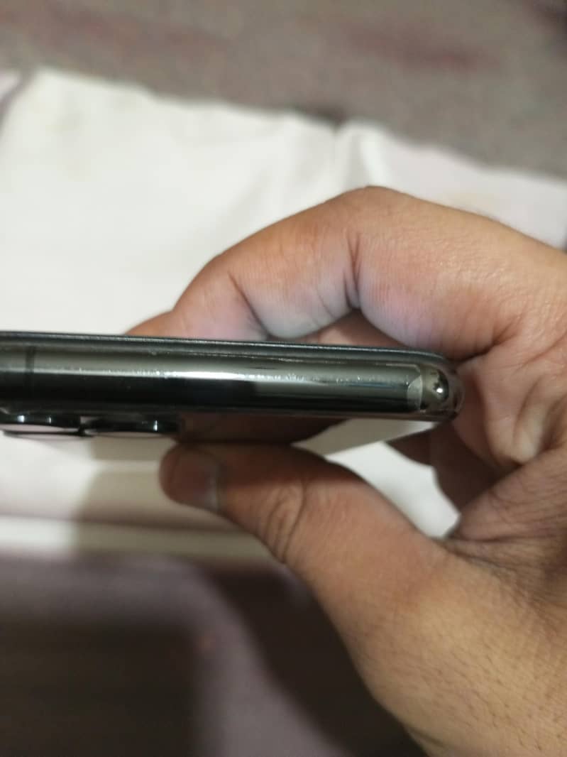 Apple iPhone 11 Pro 2
