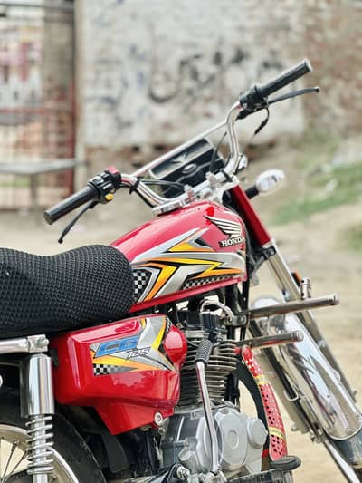 Honda CG 125 All original 2 lakh se km waly msg na kre