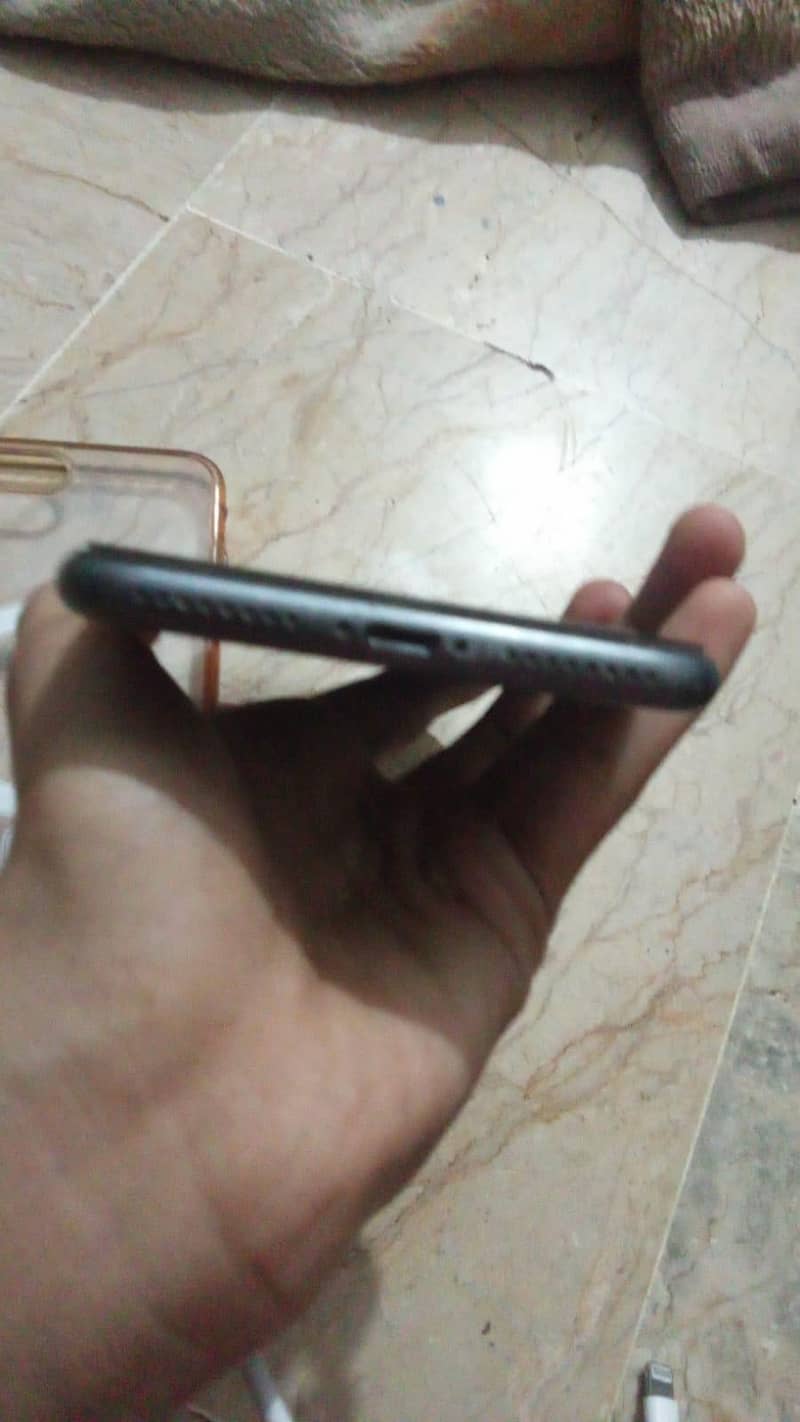 Apple iPhone 8 Plus 1