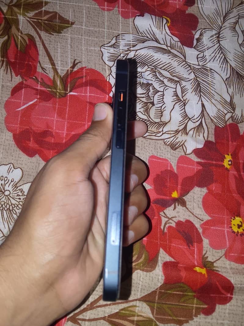 Apple iPhone 13 1