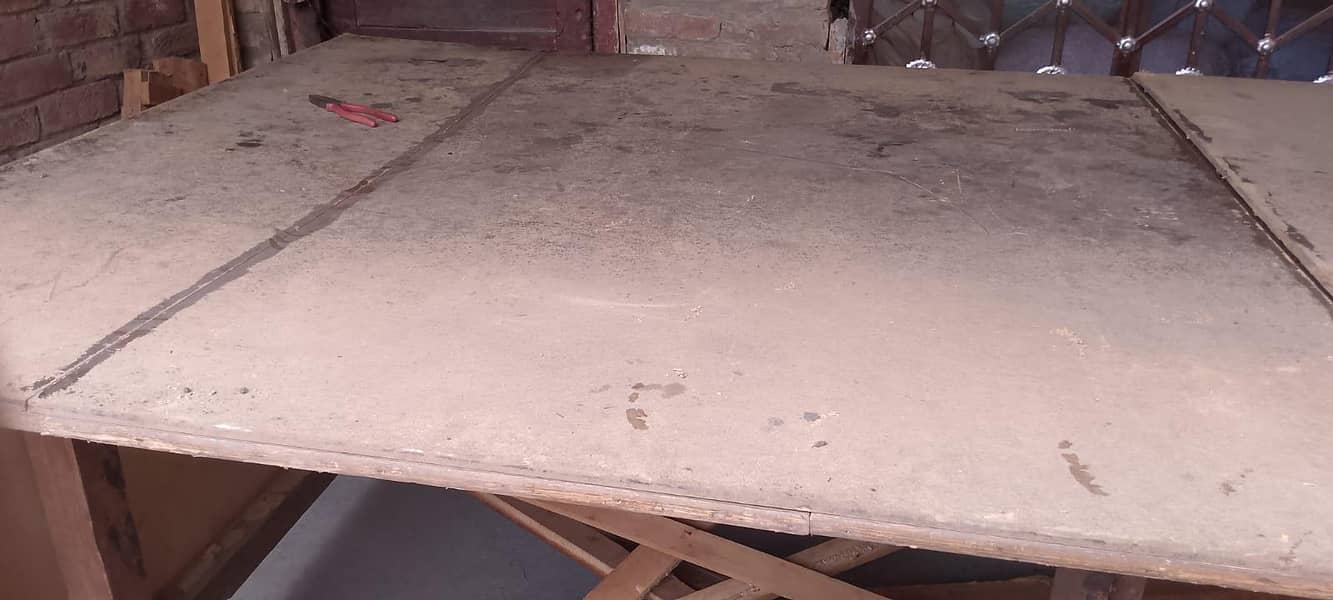 Cutting Table. 9*5 1
