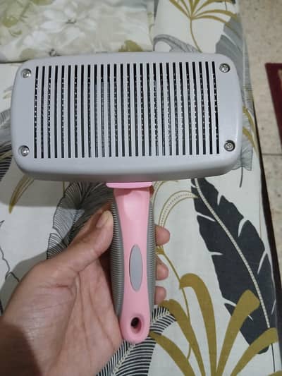 Grooming button brush
