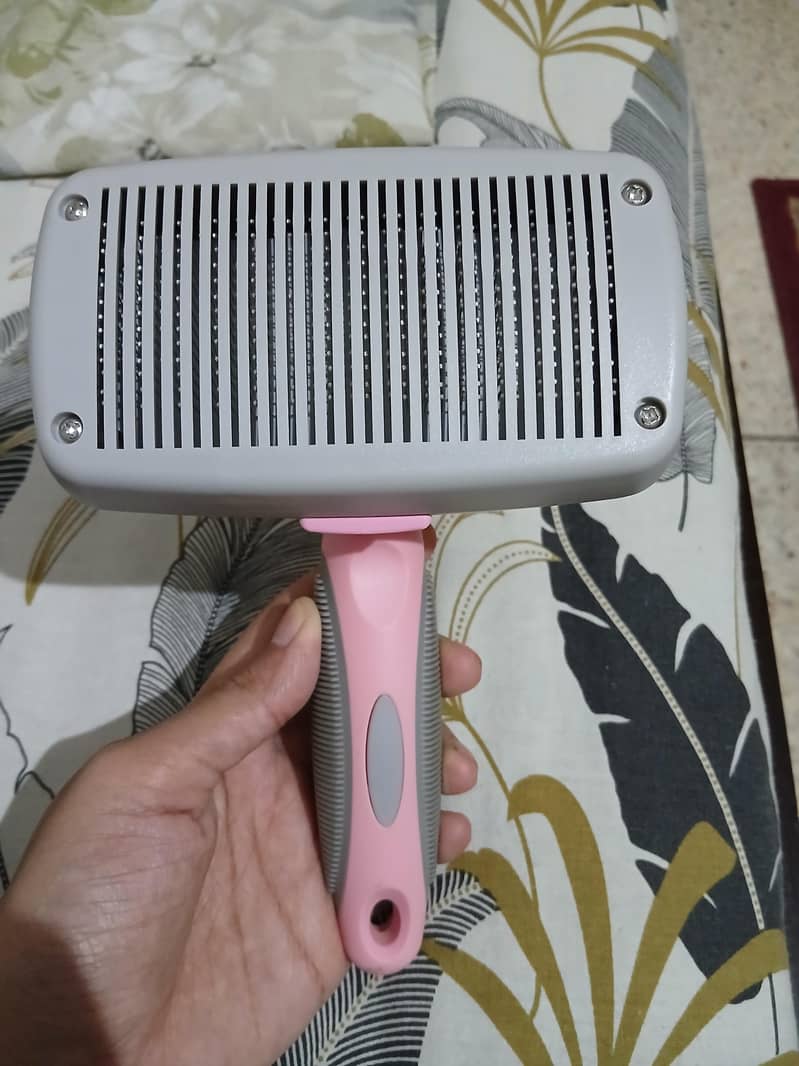 Grooming button brush 0