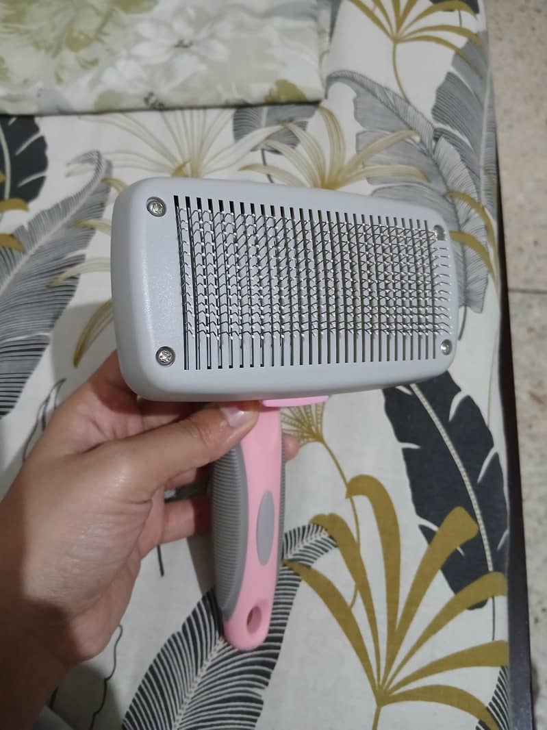 Grooming button brush 2