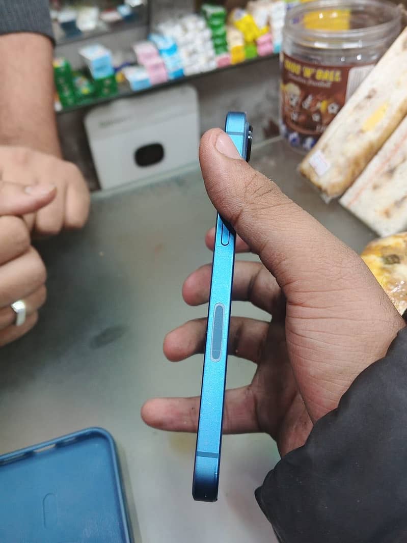 Apple iPhone 13 2