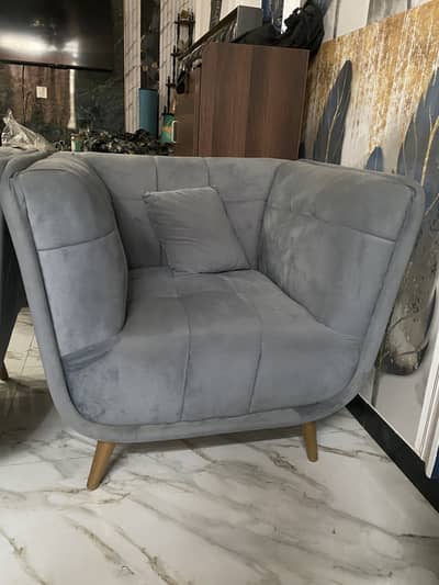 5 Seater Almost New Sofa Set for Sale
