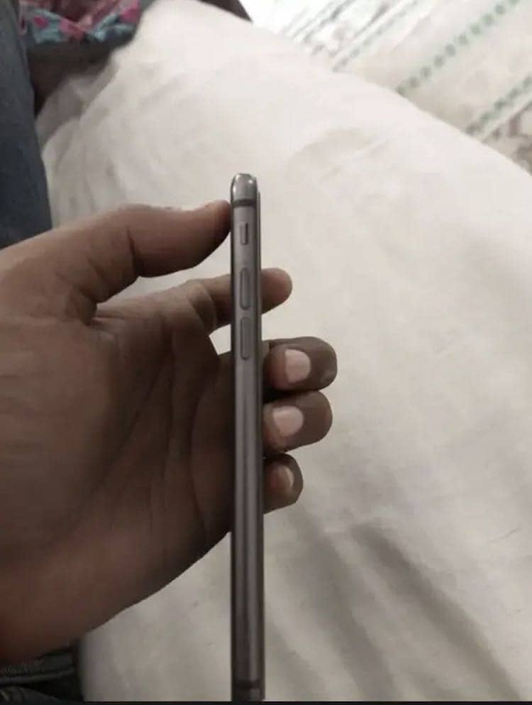 Apple iPhone 8 3