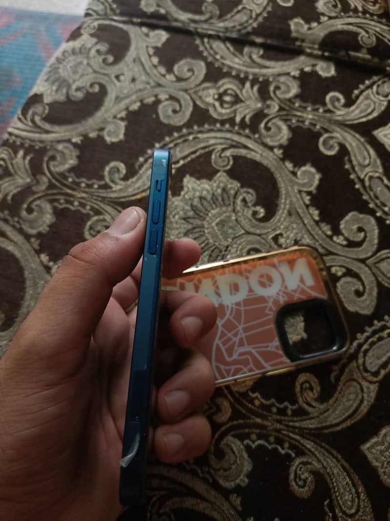 Apple iPhone 12 3
