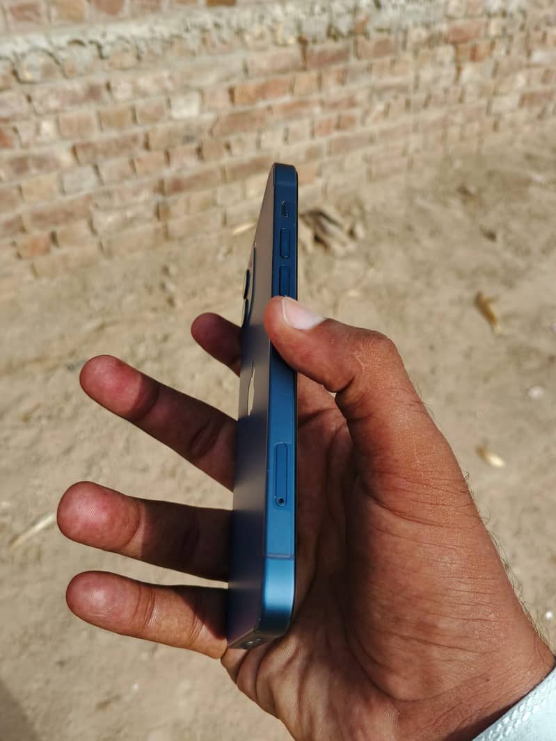 iPhone 12 4
